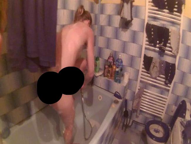 NataliaPearl Porno Video: Im Badezimmer!